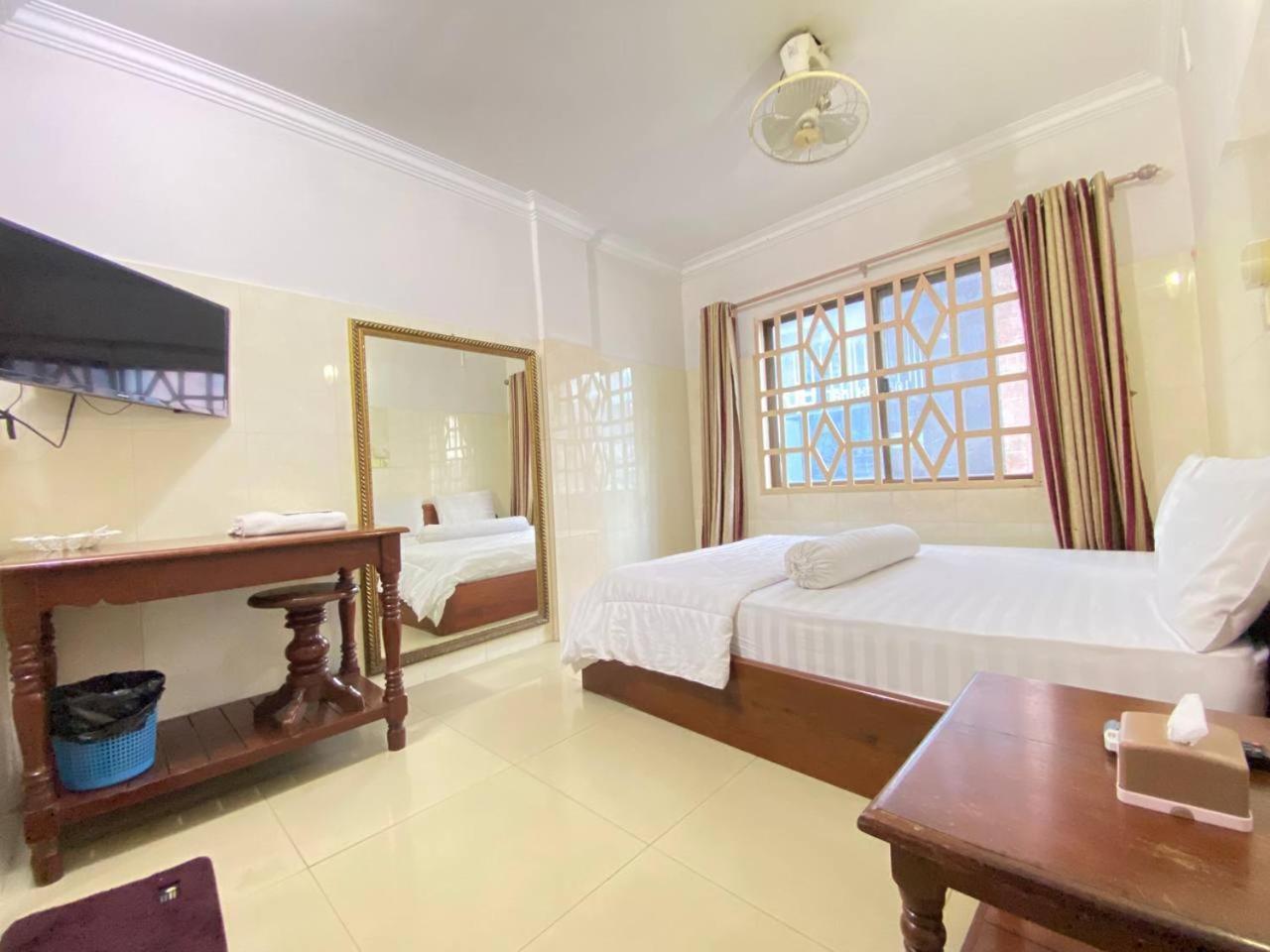 Empire House, Phnom Penh Hotel Exterior foto